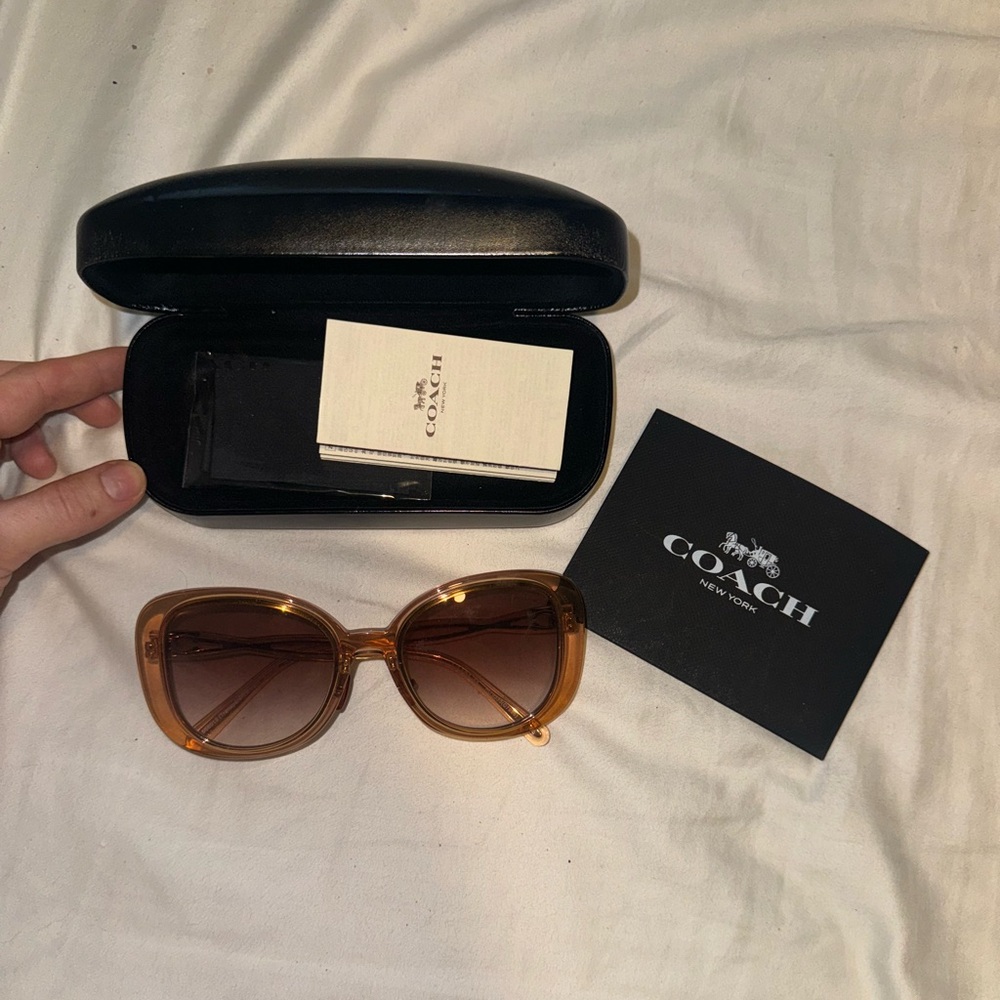 COACH C7995 TRANSPARENT BLUSH SUNGLASSES AND CASE
